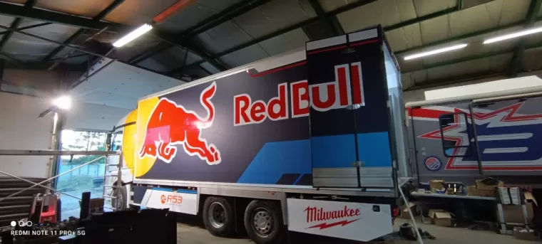 Prestataire pour covering d'un camion professionnel, Feurs, A POSE IT !