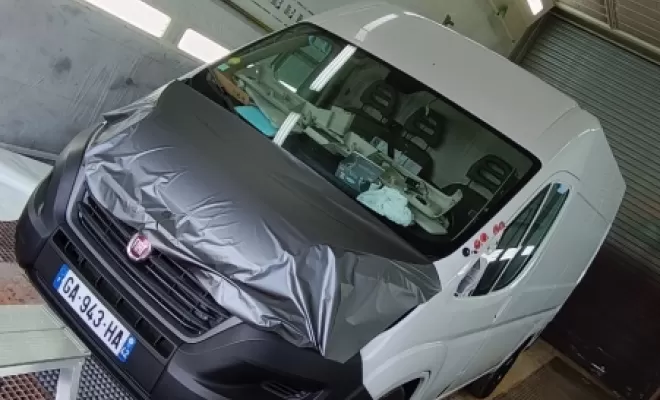 Professionnel pour marquage de véhicule utilitaire avec logo et slogan en couleur, Feurs, A POSE IT !