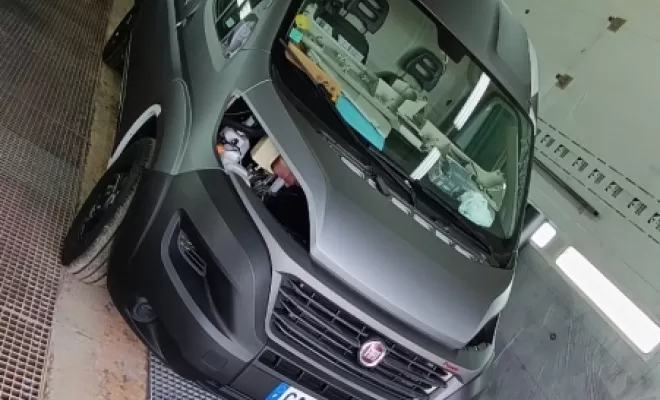 Professionnel pour marquage de véhicule utilitaire avec logo et slogan en couleur, Feurs, A POSE IT !