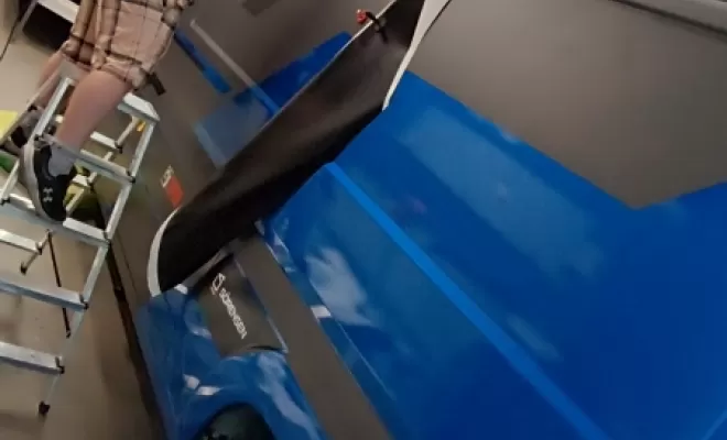 Professionnel pour marquage de véhicule utilitaire avec logo et slogan en couleur, Feurs, A POSE IT !
