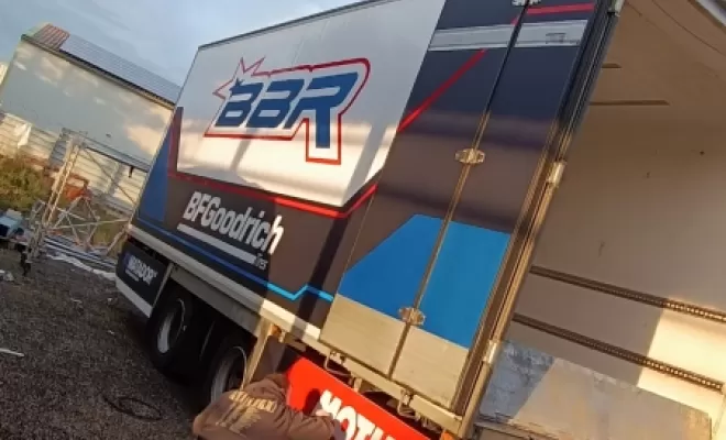 Prestataire pour covering d'un camion professionnel, Feurs, A POSE IT !