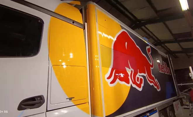 Prestataire pour covering d'un camion professionnel, Feurs, A POSE IT !