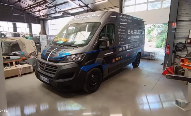 Total Covering sur Fiat DUCATO pour une carrosserie à Bonson, Feurs, A POSE IT !
