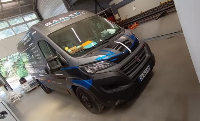 Total Covering sur Fiat DUCATO pour une carrosserie à Bonson, Feurs, A POSE IT !
