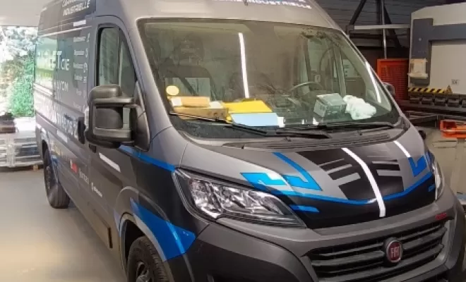 Total Covering sur Fiat DUCATO pour une carrosserie à Bonson, Feurs, A POSE IT !